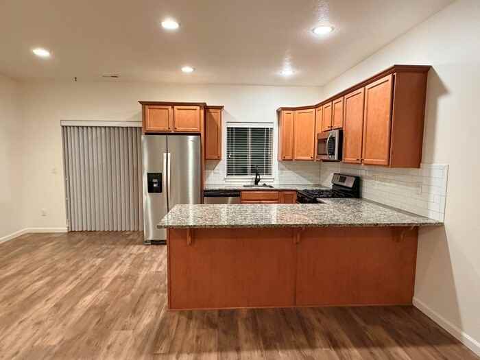 450 Southwest 3rd Avenue - Photo 3 of 16