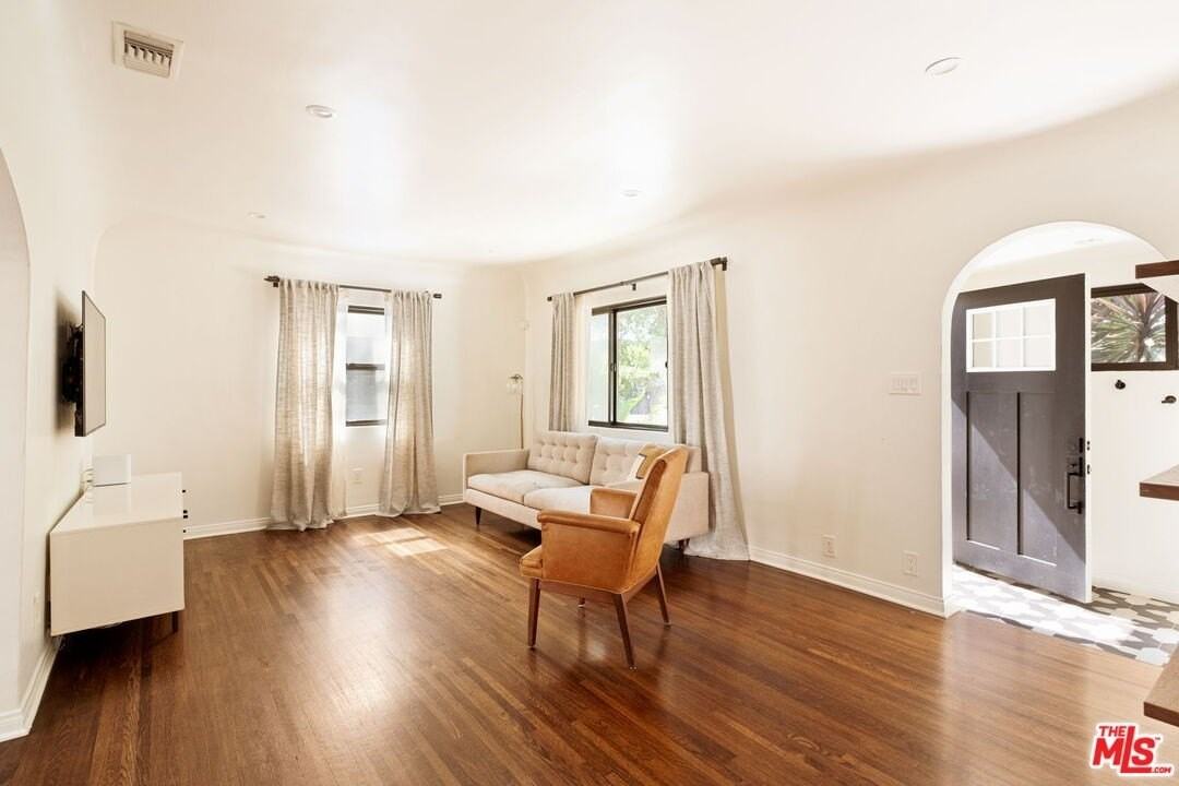 3720 Military Avenue - Photo 3 of 47