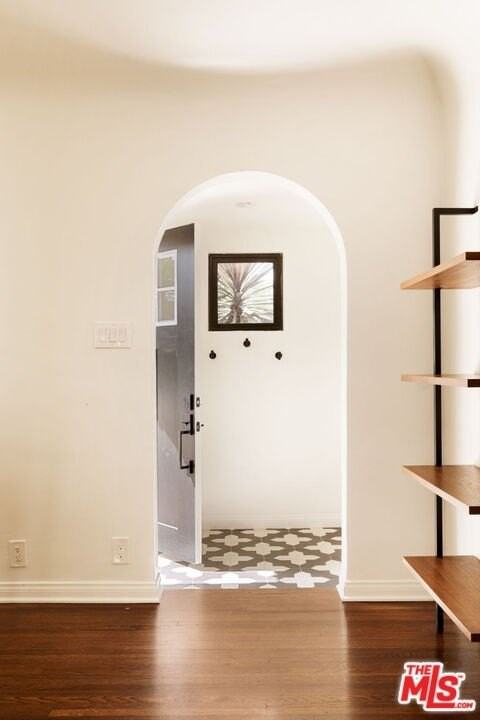 3720 Military Avenue - Photo 4 of 47