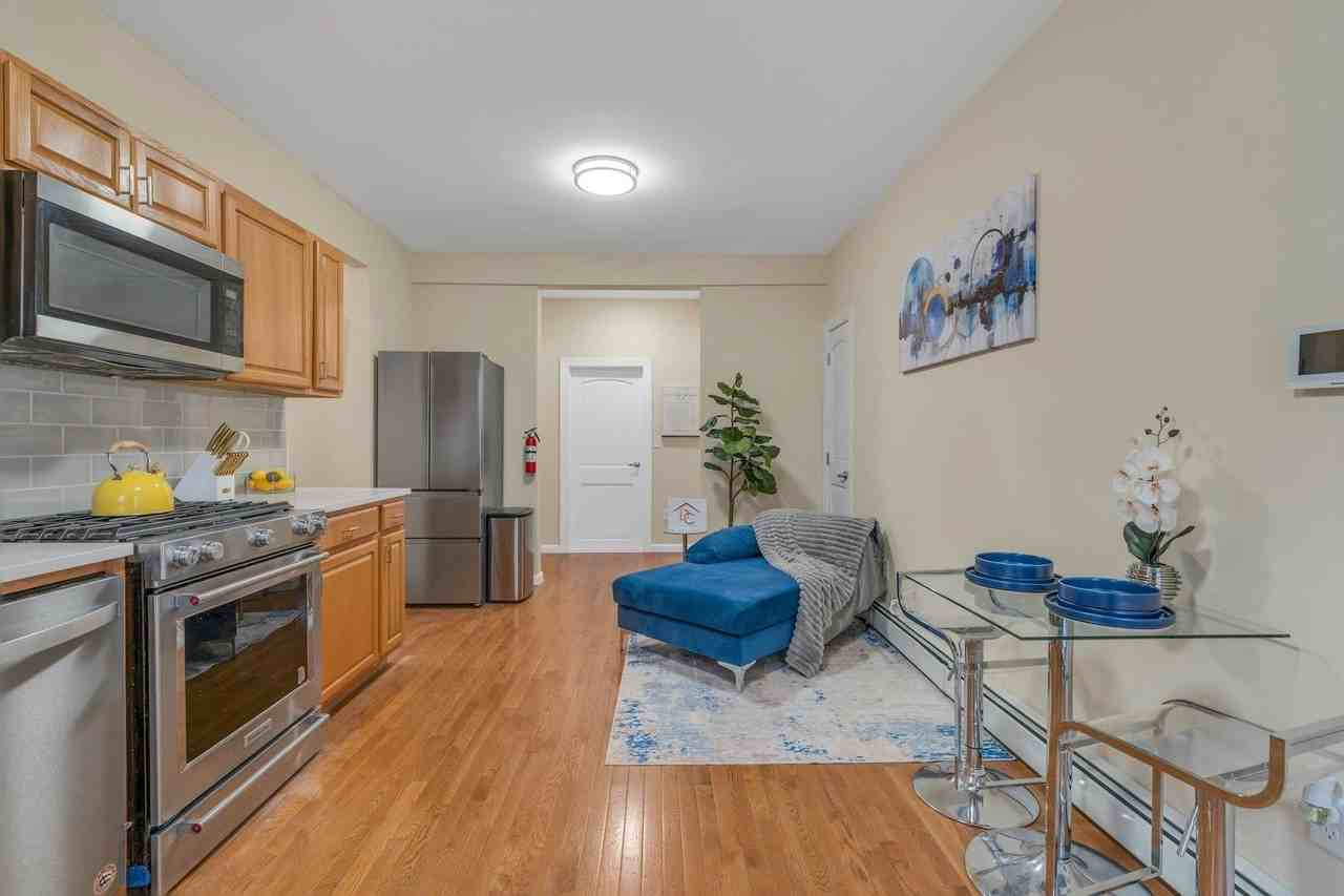 255 Lafayette Pl #2E - Photo 5 of 20