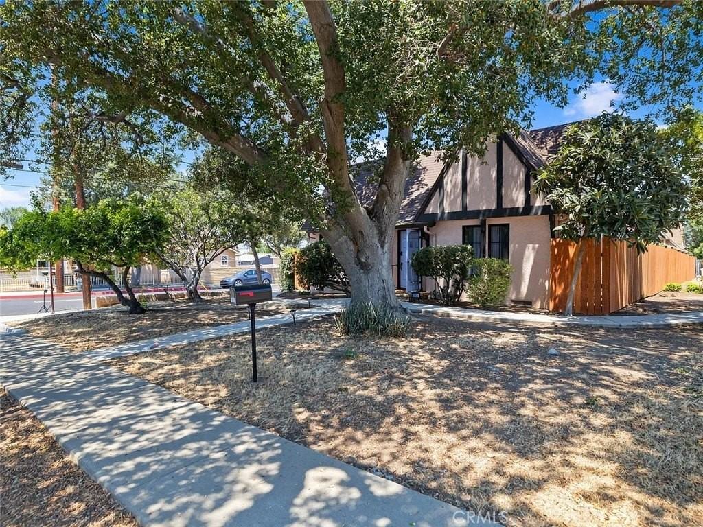 15803 Victoria Ave - Photo 4 of 50