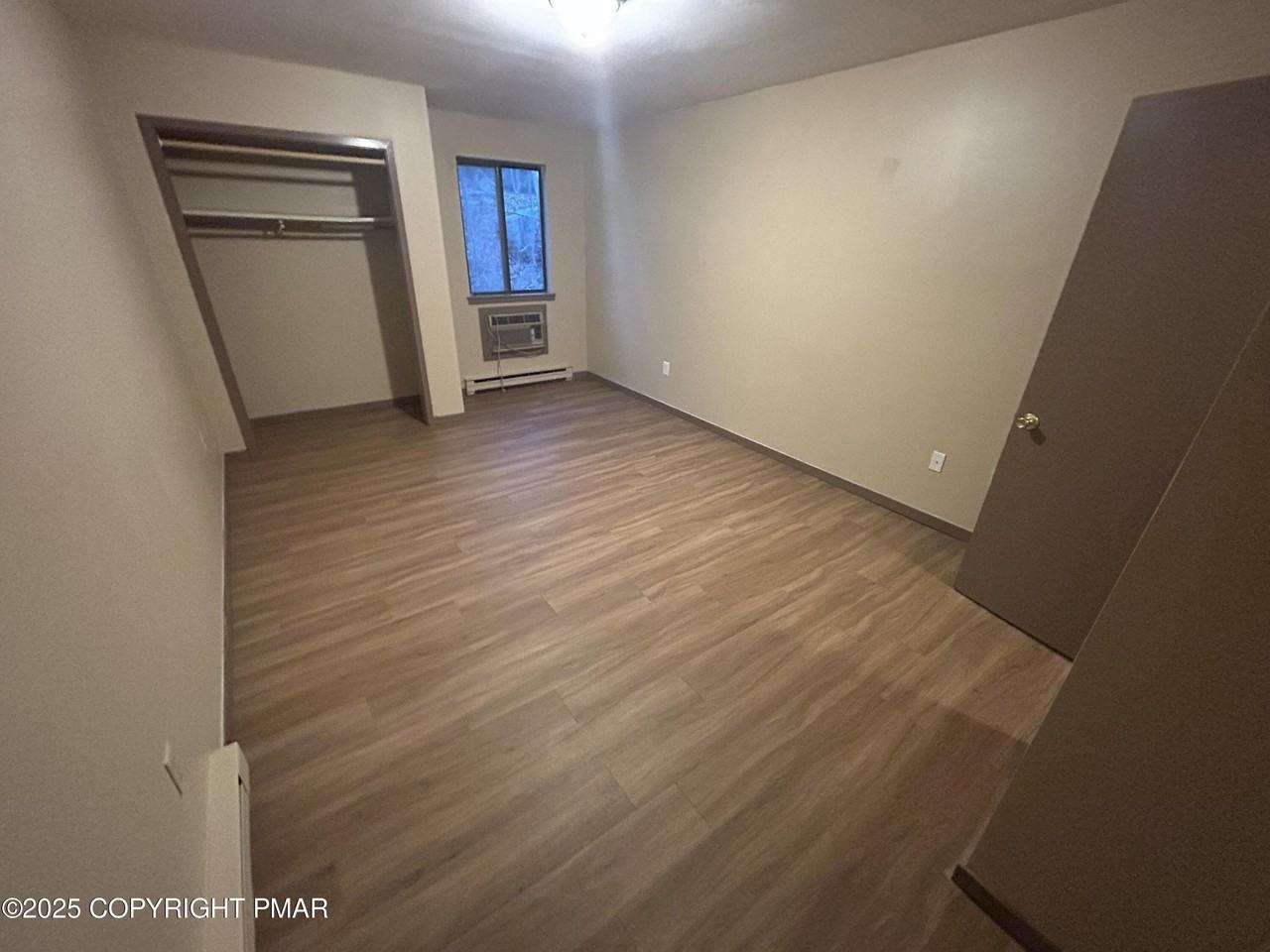 233 Sedburgh Court - Photo 5 of 14