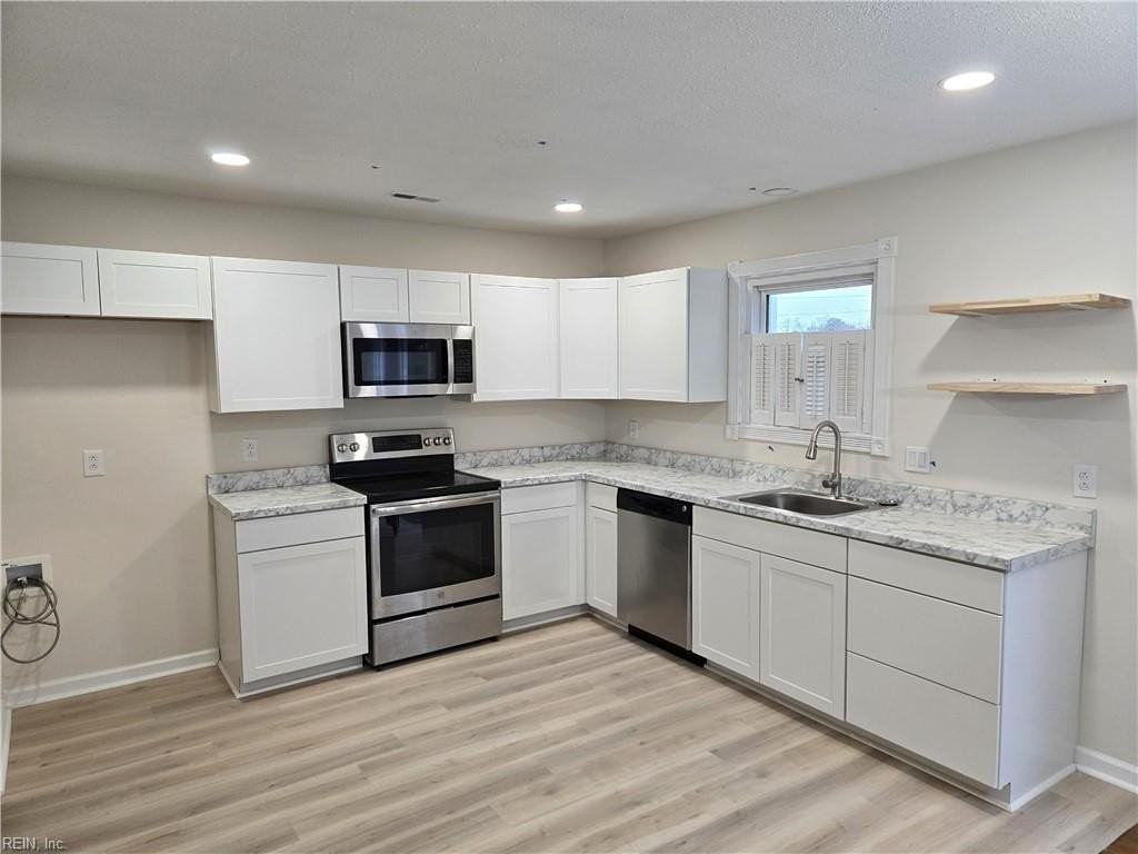 3912 Riverside Circle - Photo 2 of 22