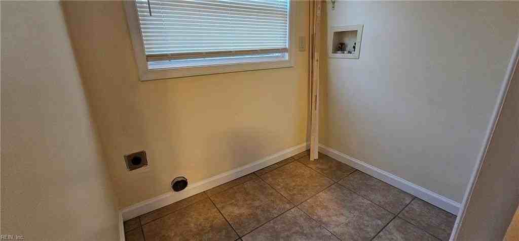 40 Irwin St - Photo 6 of 14