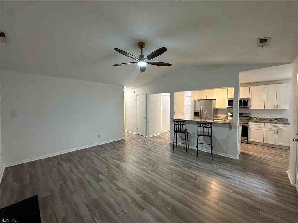 1833 Chantilly Court #305 - Photo 5 of 18