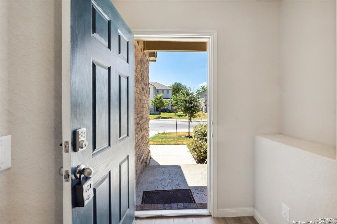 7831 Sunrise Cay - Photo 6 of 39