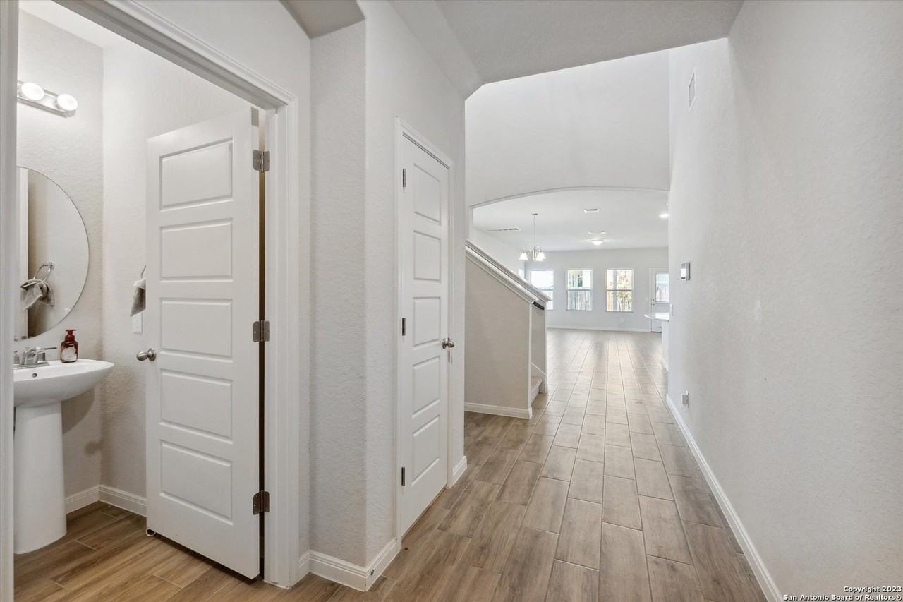 7831 Sunrise Cay - Photo 7 of 39