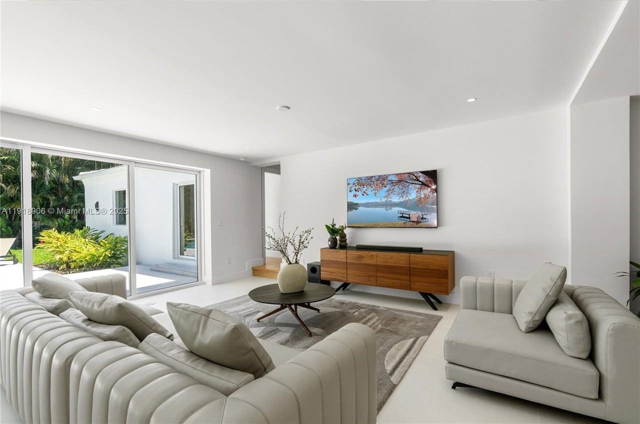 NE 104th St & N Miami Ave - Photo 5 of 41