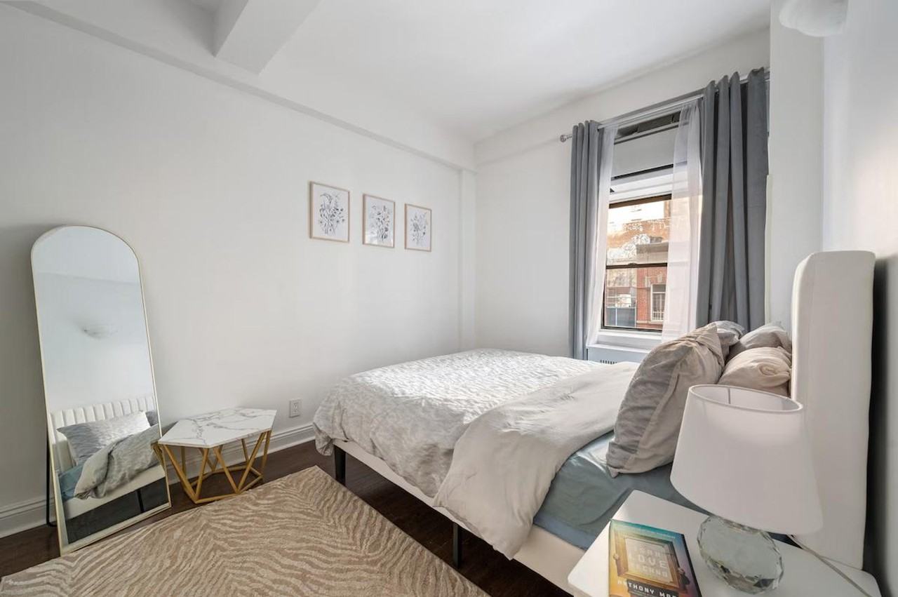 132 E 45th St #1323890P - Photo 2 of 15