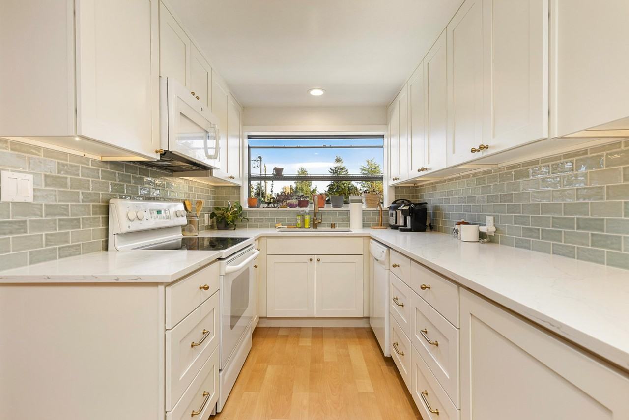 10828 23rd Ave Ne #1353851P - Photo 4 of 20