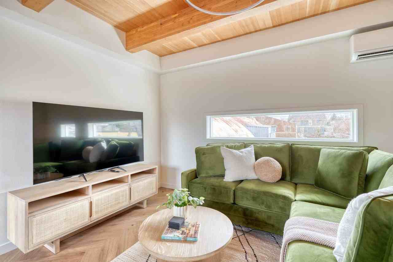 5018 Ne 26th Ave #1309890P - Photo 3 of 38