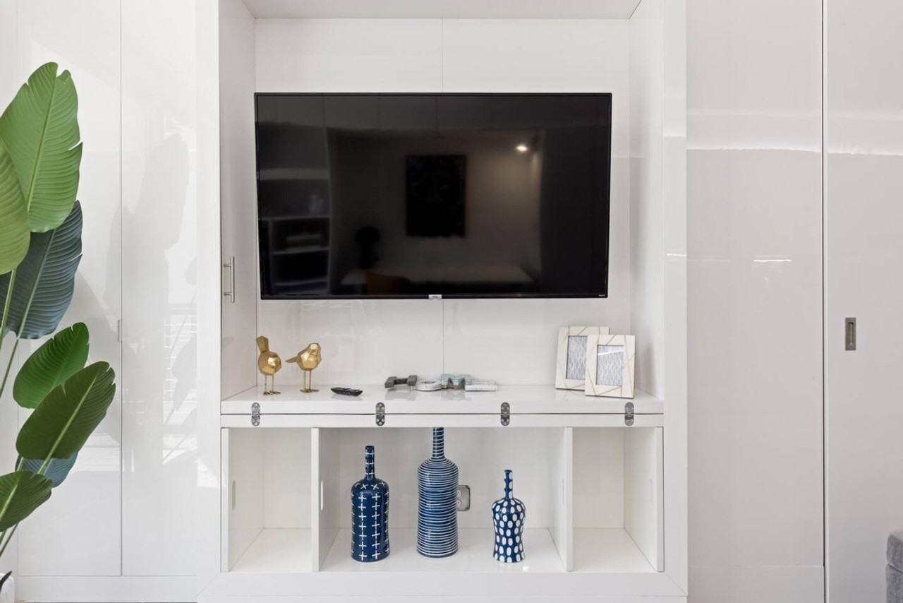 12607 Larchmere Blvd #1335753P - Photo 2 of 31