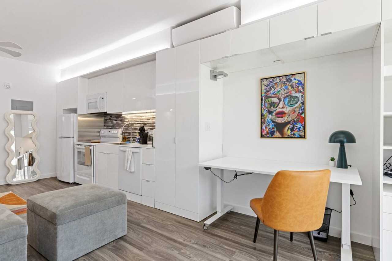 12607 Larchmere Blvd #1335753P - Photo 3 of 31