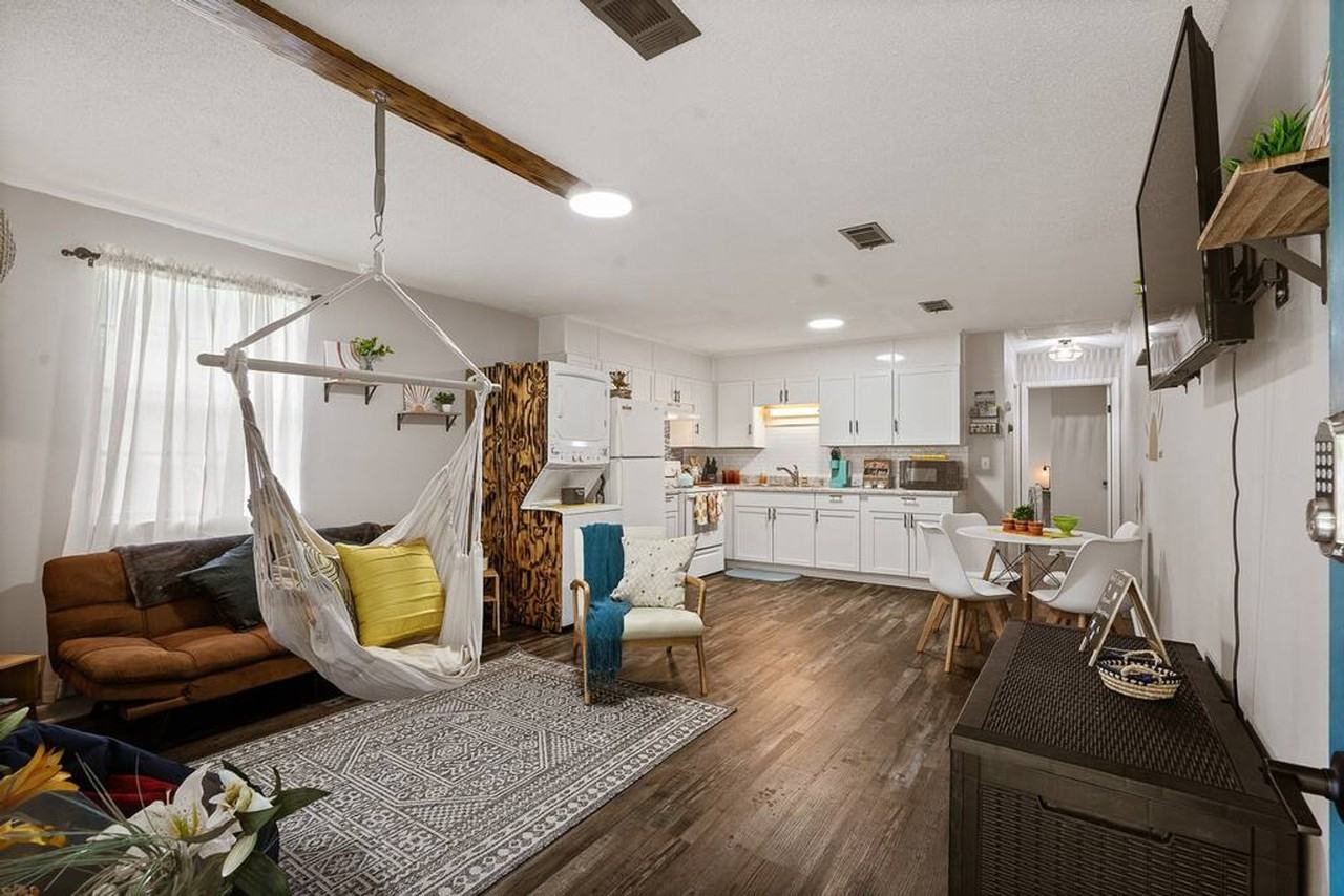 2001 North 61st Avenue - Photo 2 of 24