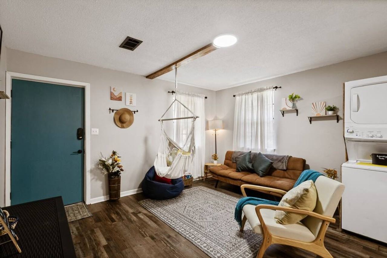 2001 North 61st Avenue - Photo 3 of 24