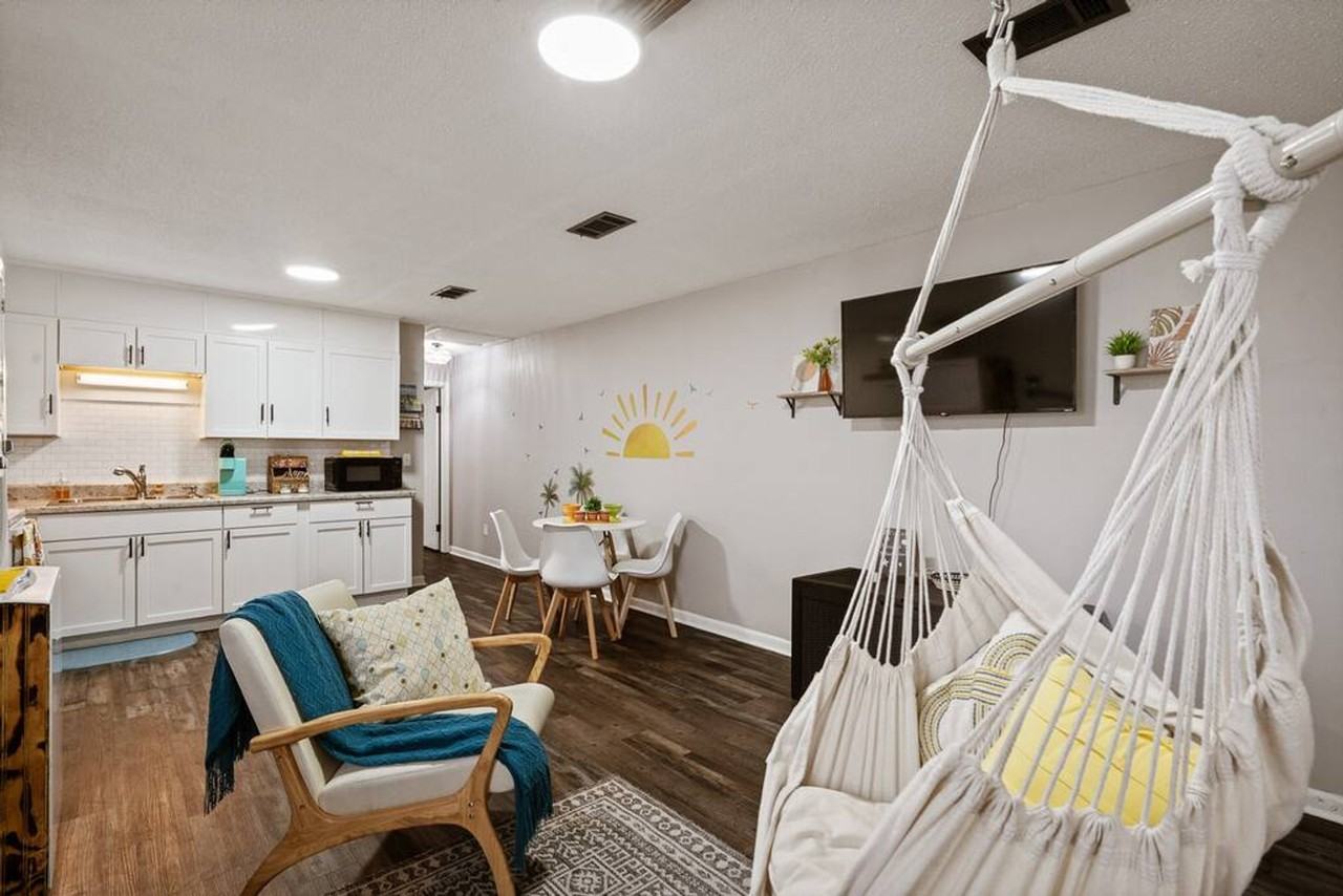 2001 North 61st Avenue - Photo 5 of 24