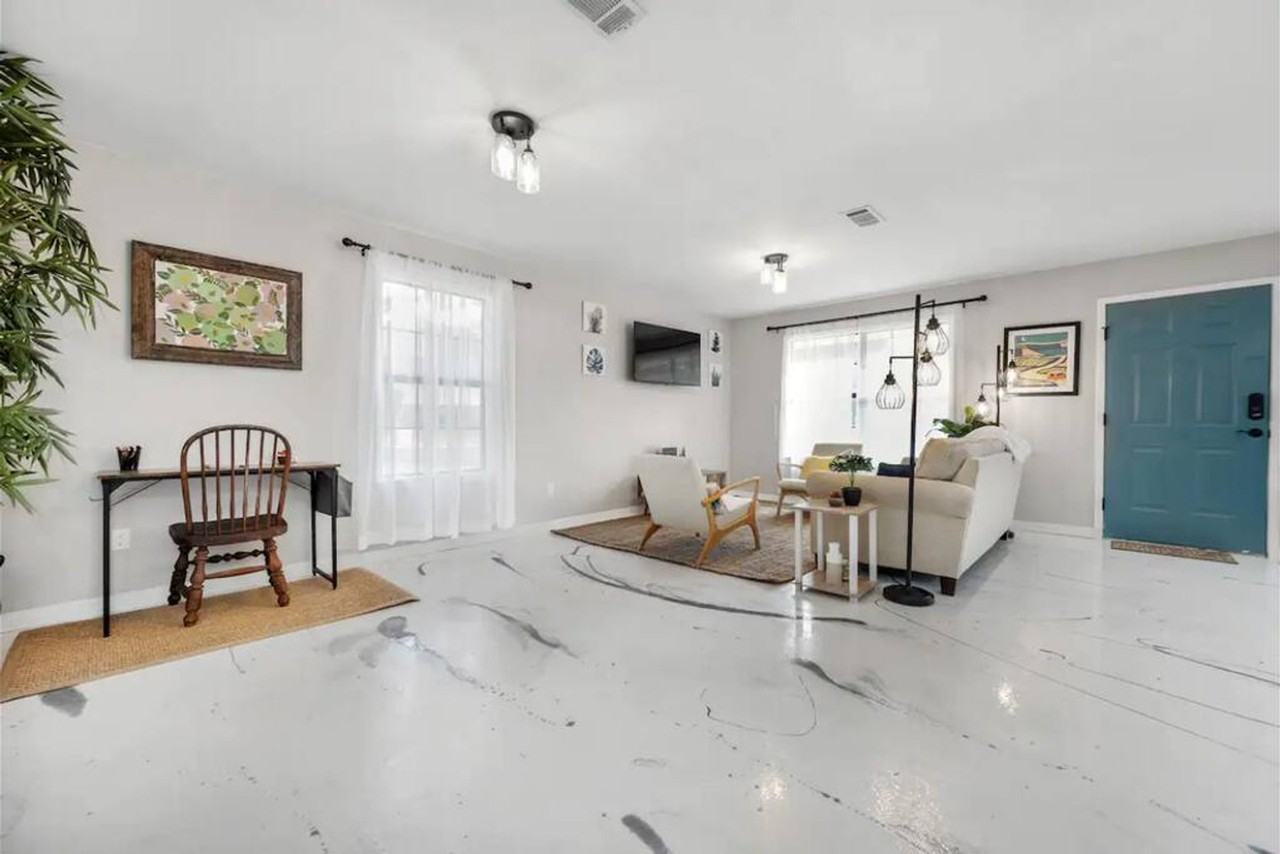 2001 North 61st Avenue - Photo 2 of 15