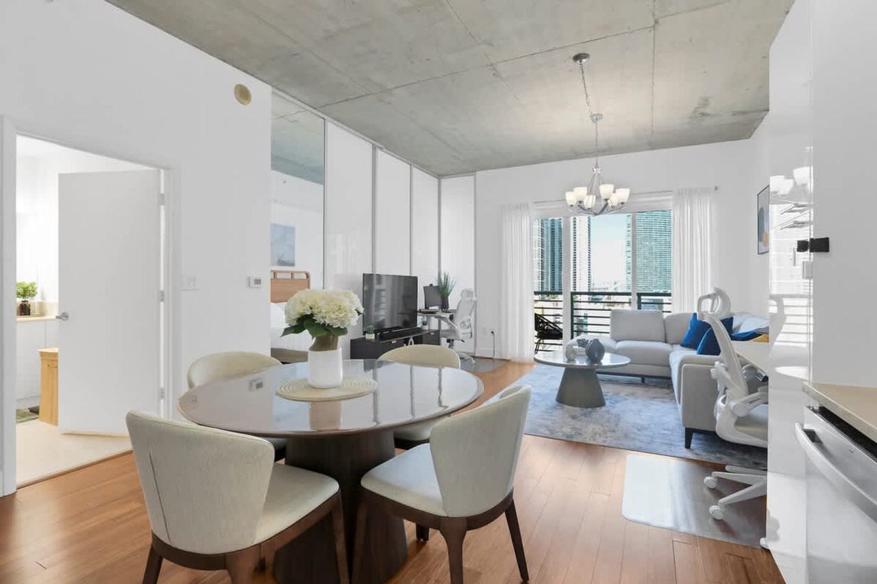 137 Ne 2nd Ave #1357349P - Photo 6 of 23