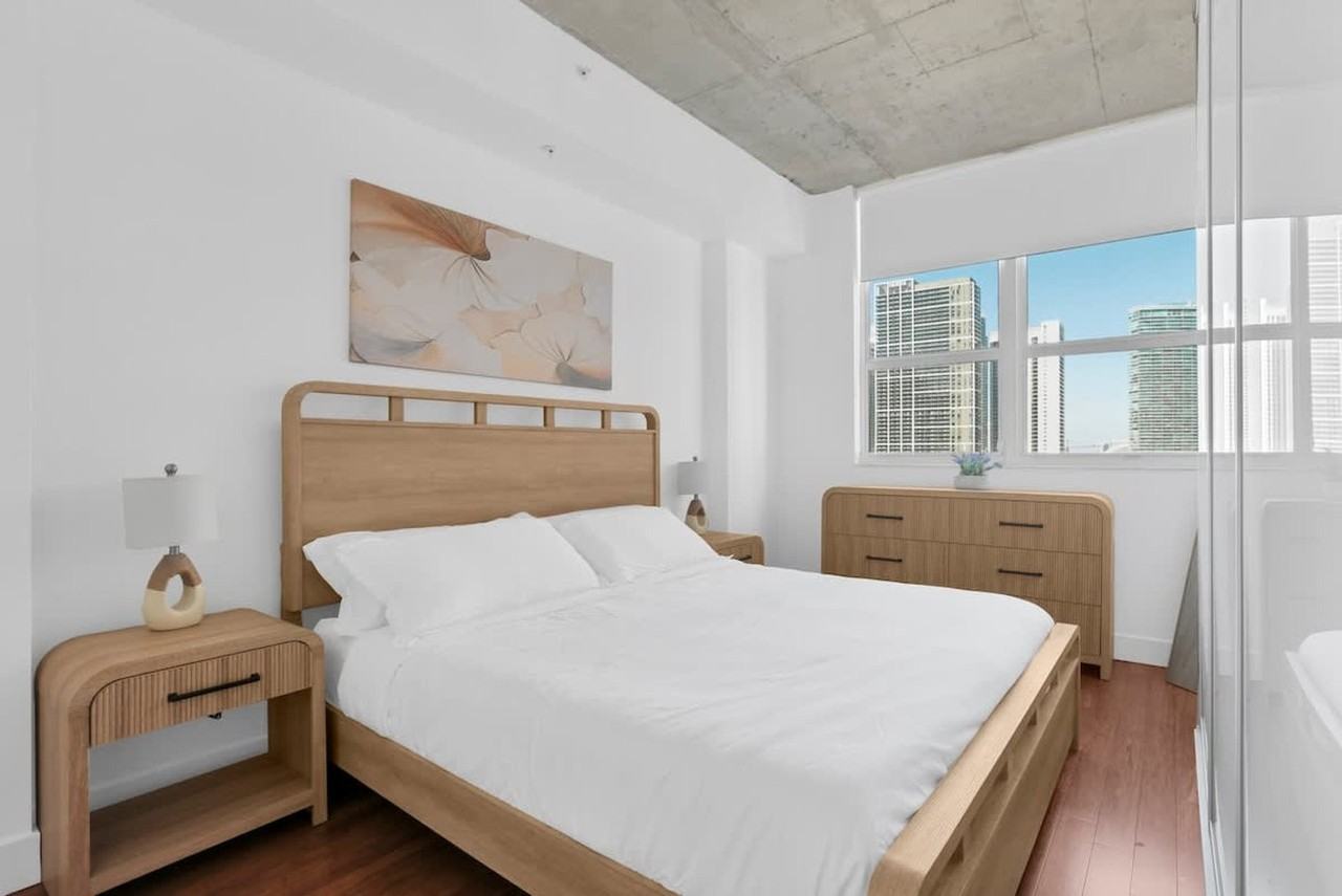 137 Ne 2nd Ave #1357349P - Photo 6 of 21