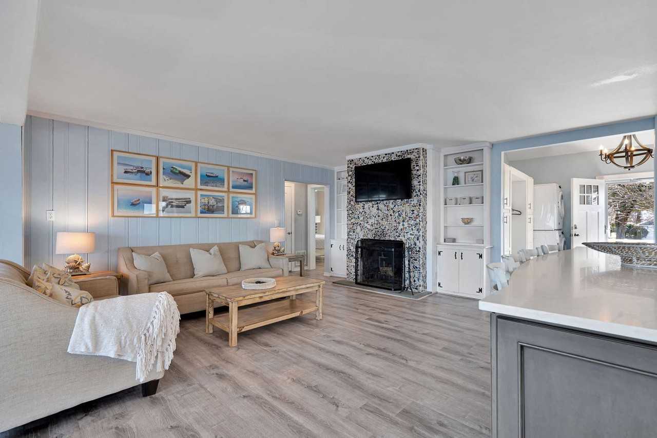 7 Oak St #1262272P - Photo 4 of 35