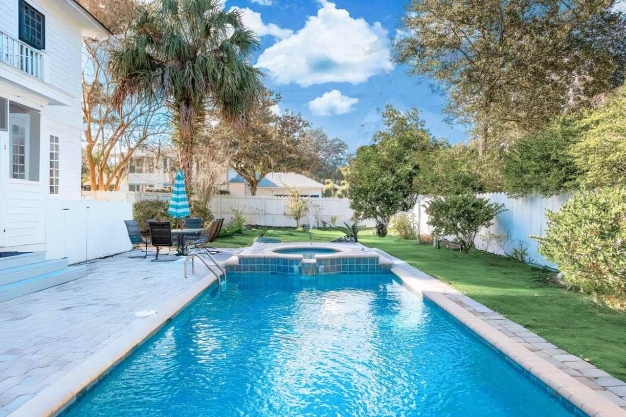 406 Ne 7th Ave #1359115P - Photo 7 of 44