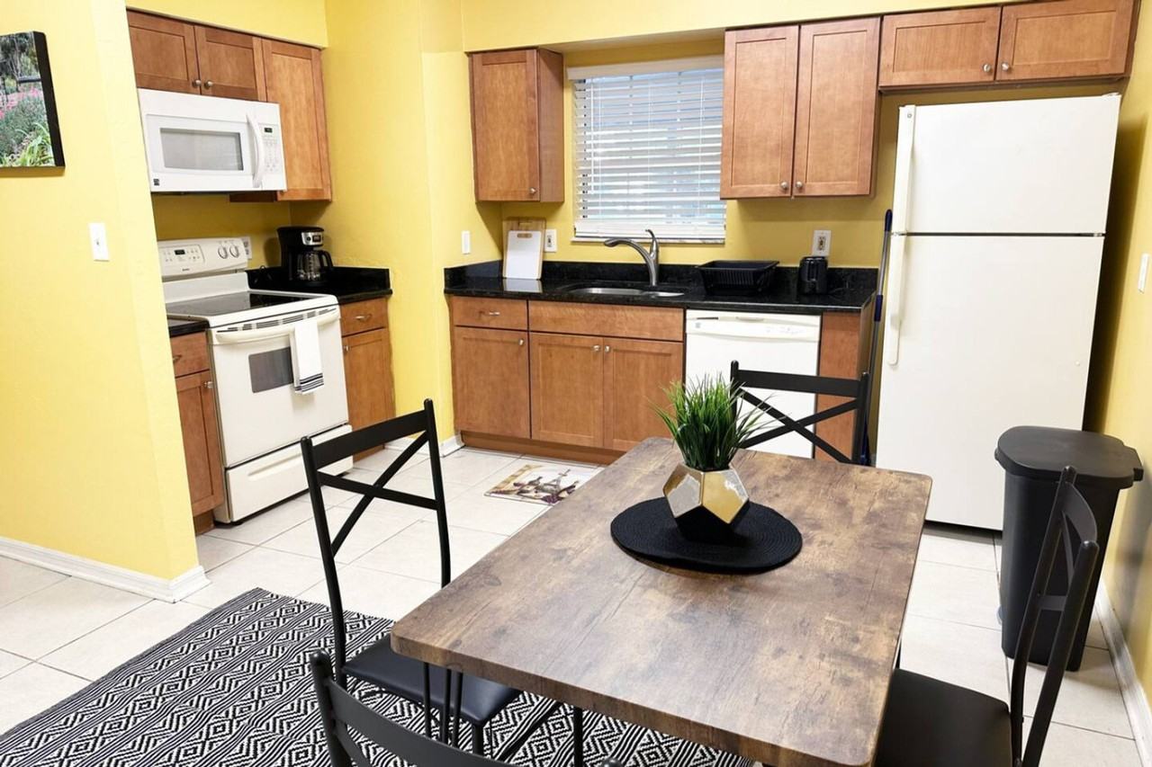 408 Nw 5th Ave #1359111P - Photo 4 of 16