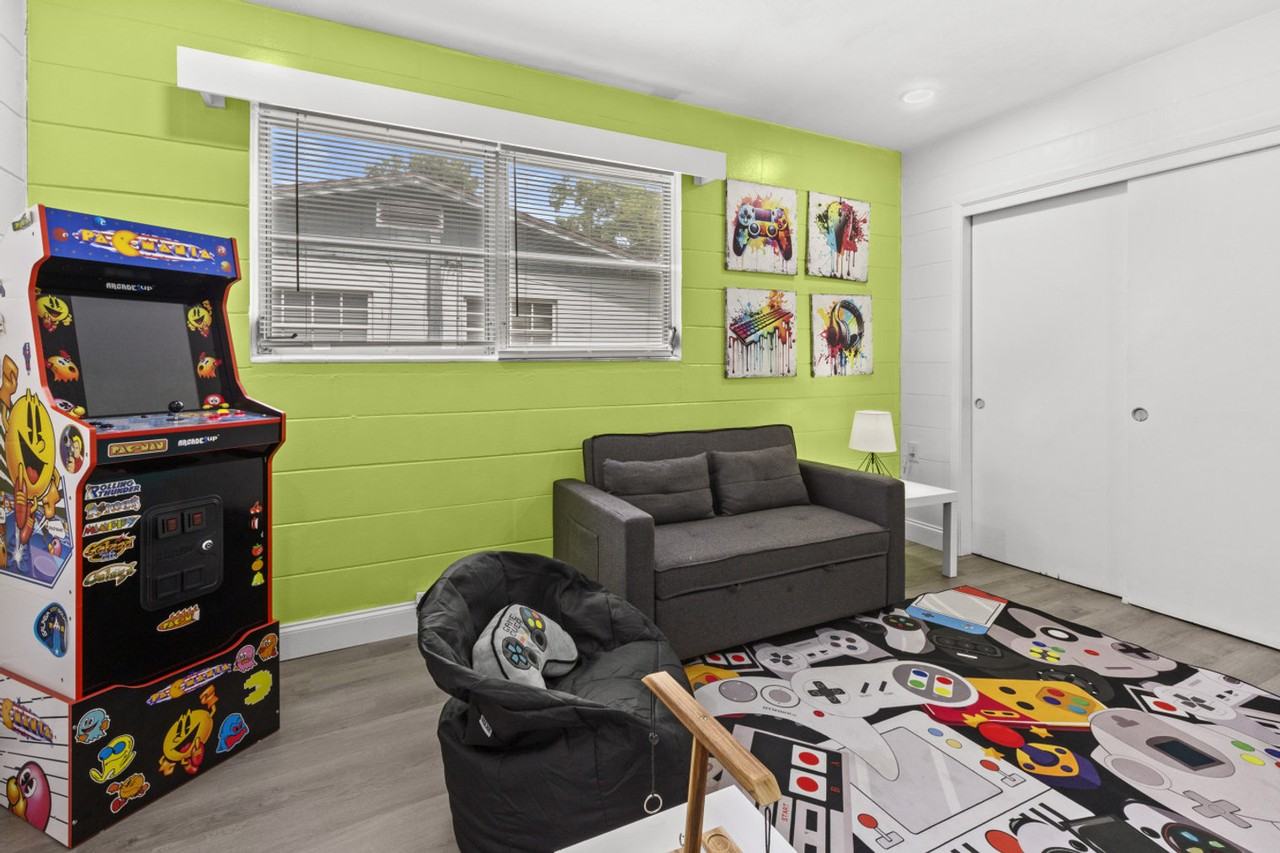 3204 Nw 10th St #1359128P - Photo 2 of 40