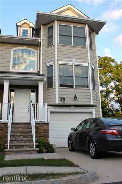 8 Heinrich St - Photo 2 of 8