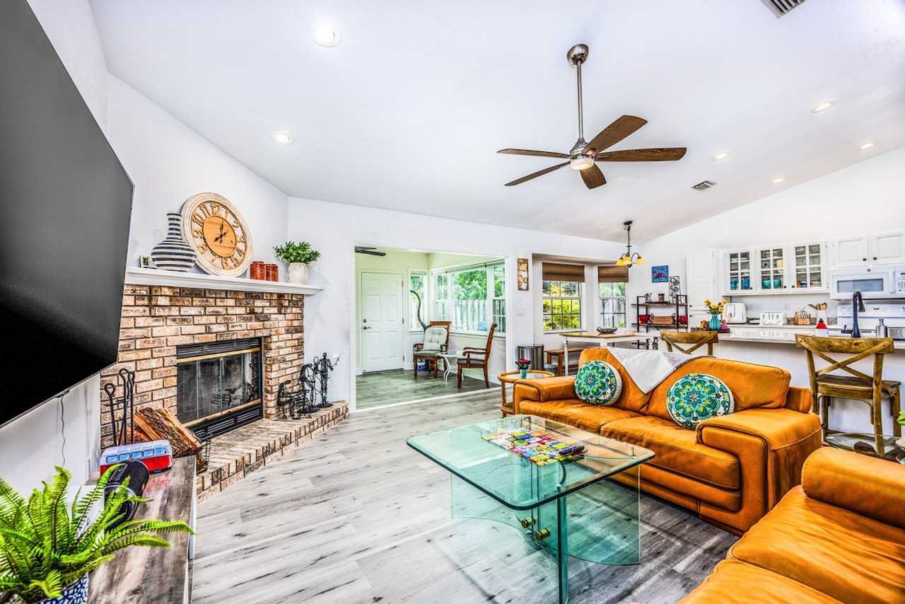 4726 Nw 27th Pl #1359122P - Photo 5 of 36