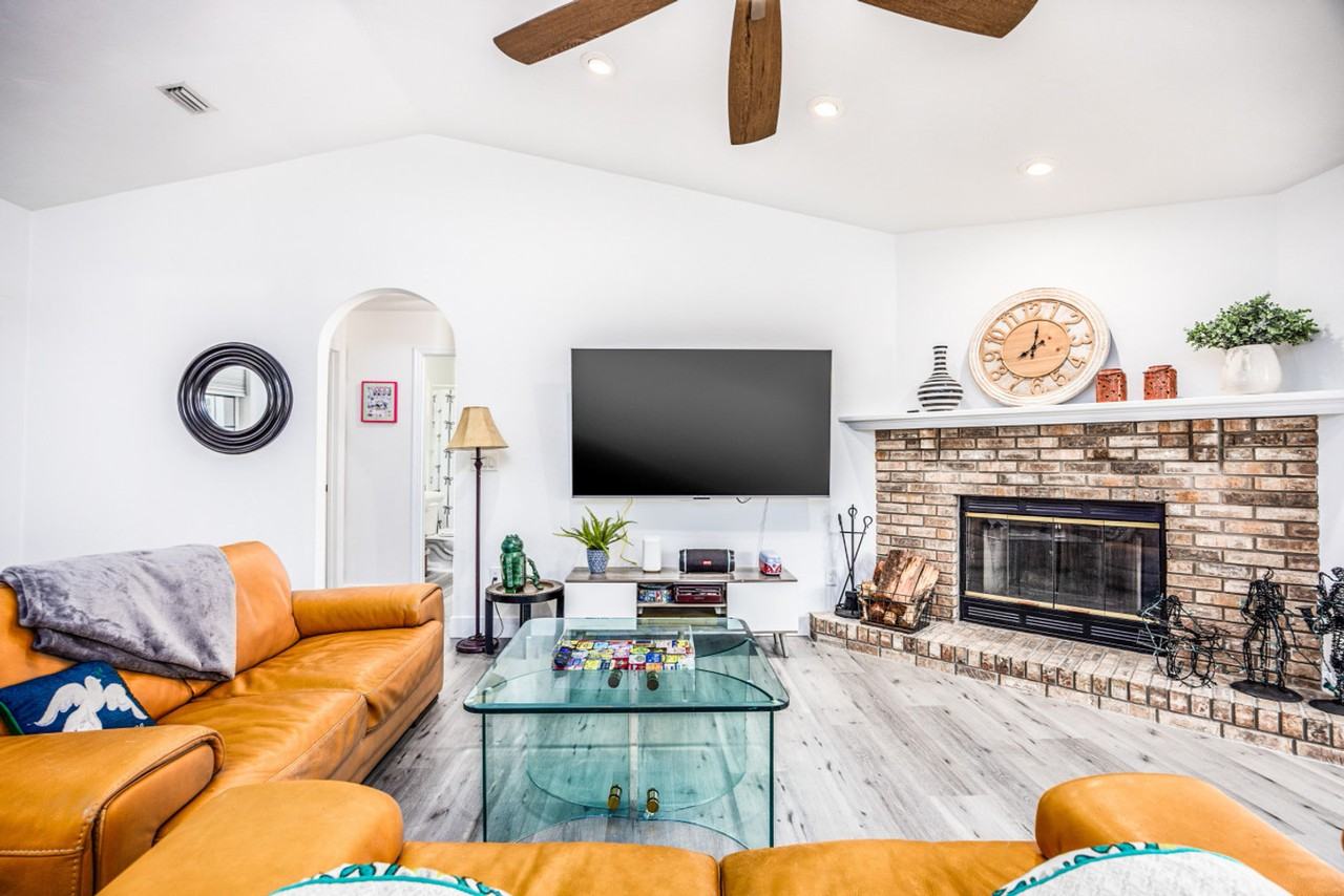 4726 Nw 27th Pl #1359122P - Photo 6 of 36