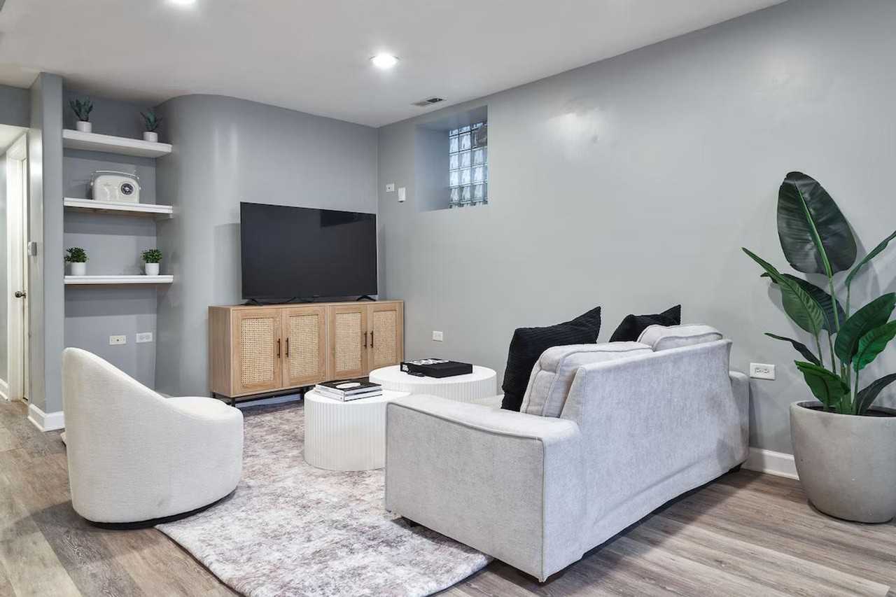 3018 N Clybourn Ave #1359760P - Photo 3 of 19