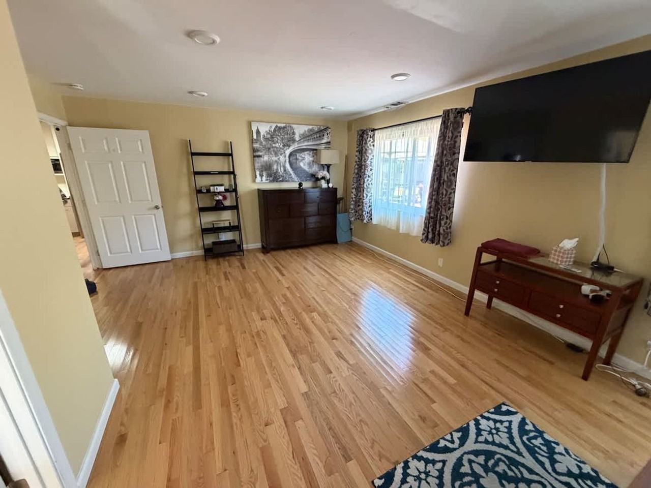 2069 Horne St #1364157P - Photo 4 of 25