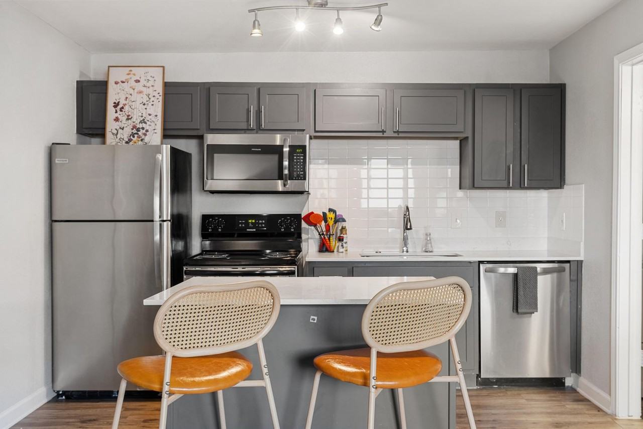 8054 Exchange Dr #1364167P - Photo 4 of 30