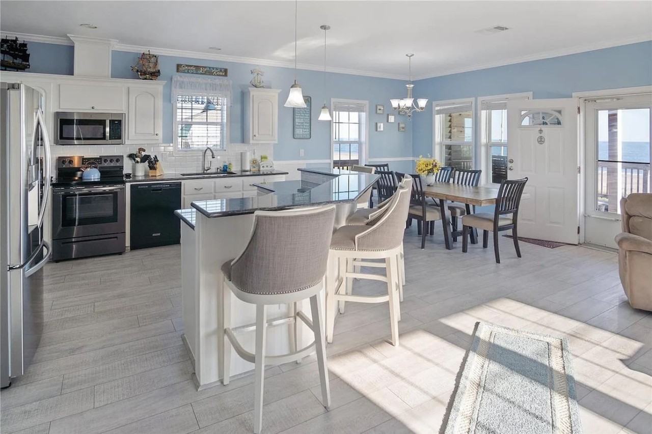 975 Dolly St #1364178P - Photo 7 of 35