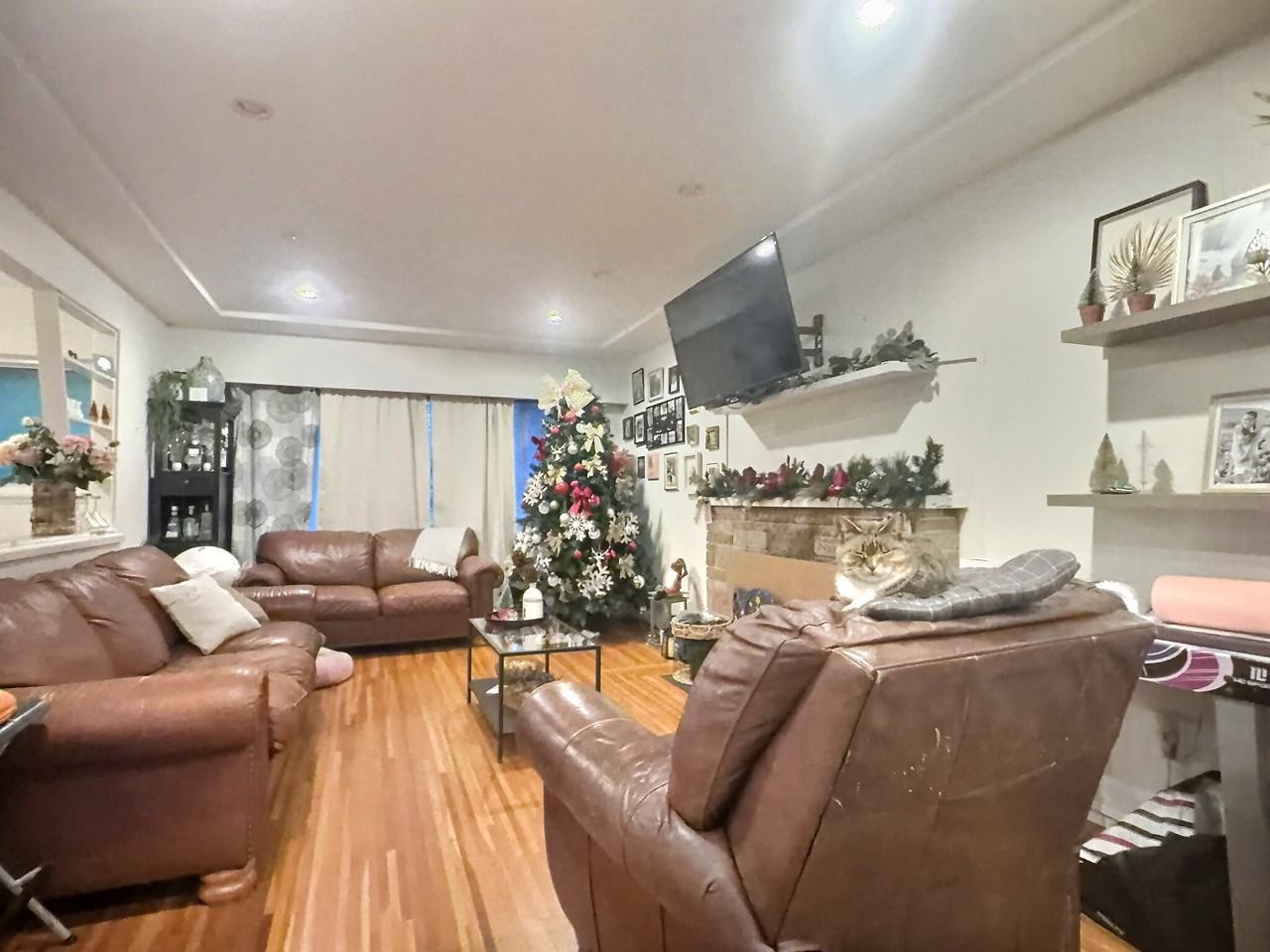 2401 Como Lake Ave - Photo 2 of 10