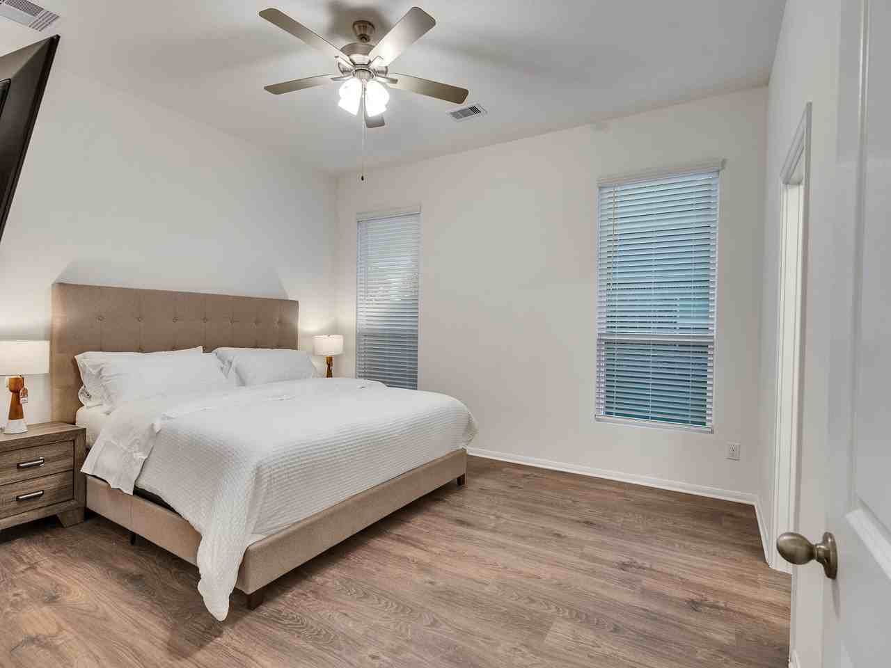 405 Magnolia Ln - Photo 3 of 40