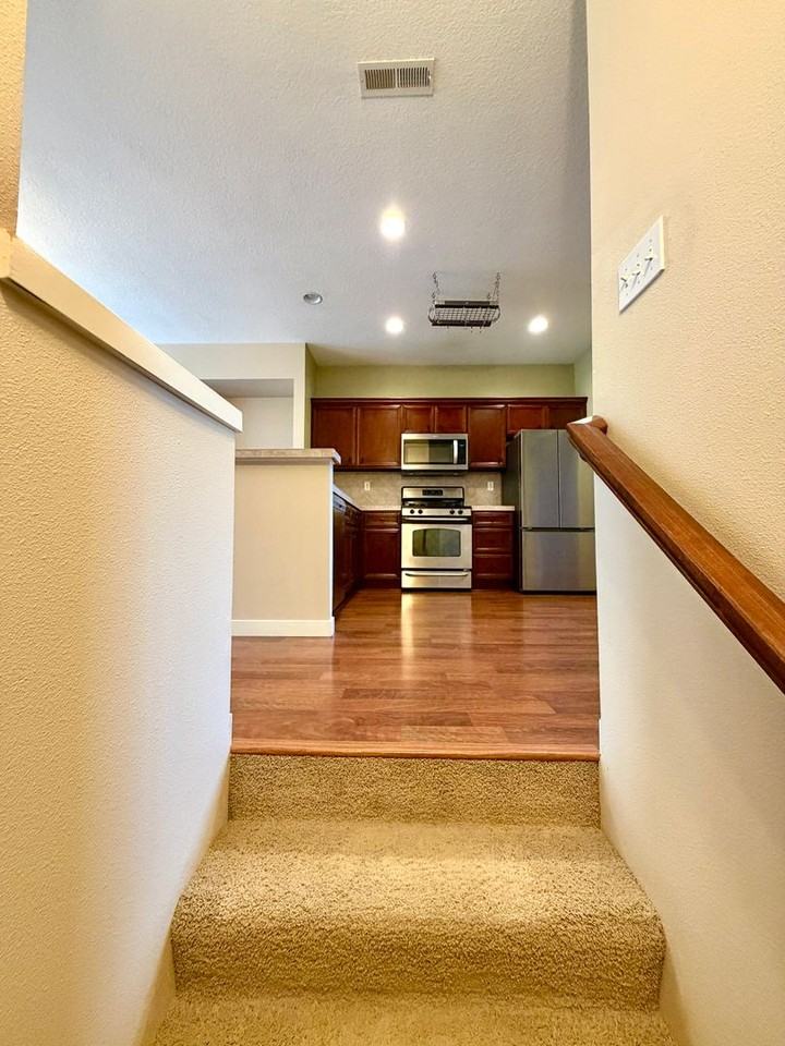 409 Ne Patricia Ann Pl - Photo 7 of 31