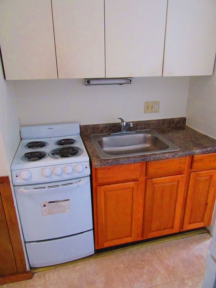 1308 Spring St - Photo 4 of 17