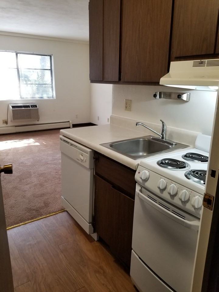 Studio Available Now! ~Blocks from the Capitol Square~ - Photo 2 of 8