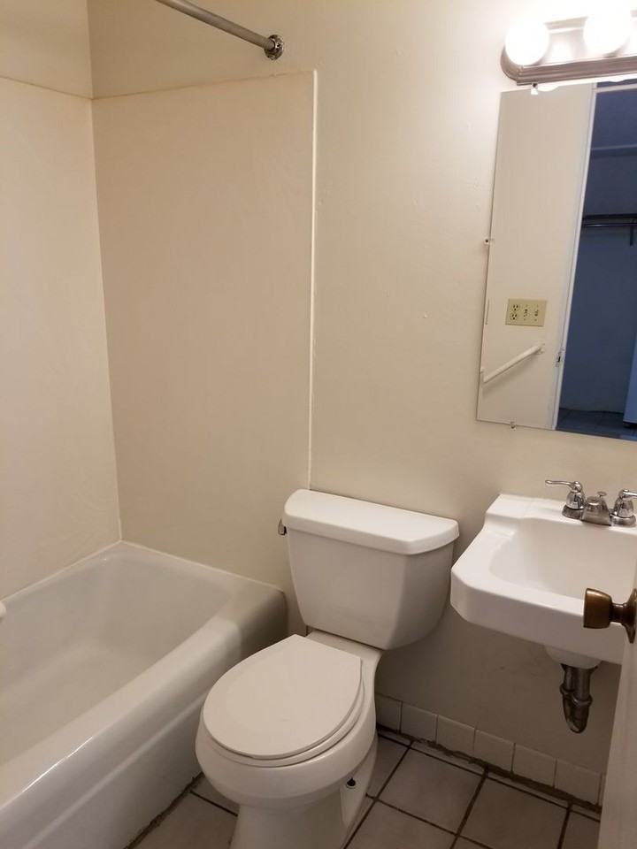 Studio Available Now! ~Blocks from the Capitol Square~ - Photo 3 of 8