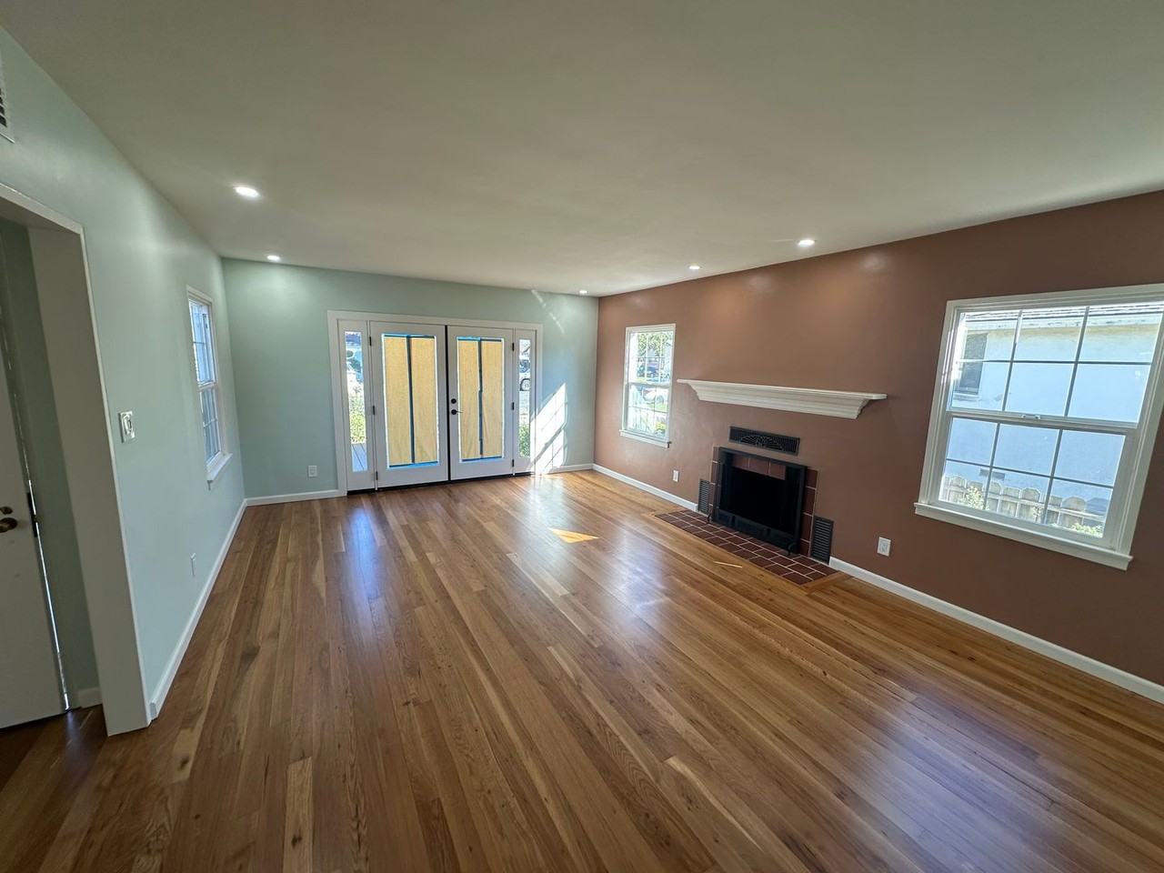 820 E Cypress St - Photo 3 of 25