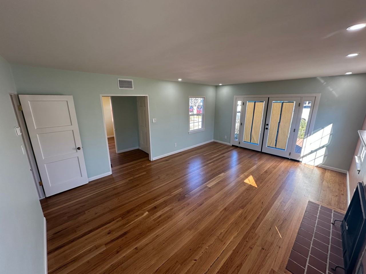 820 E Cypress St - Photo 4 of 25