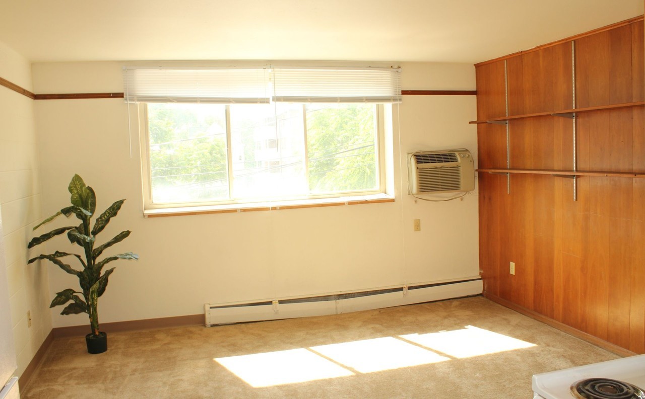 112 N Orchard St - Photo 5 of 11