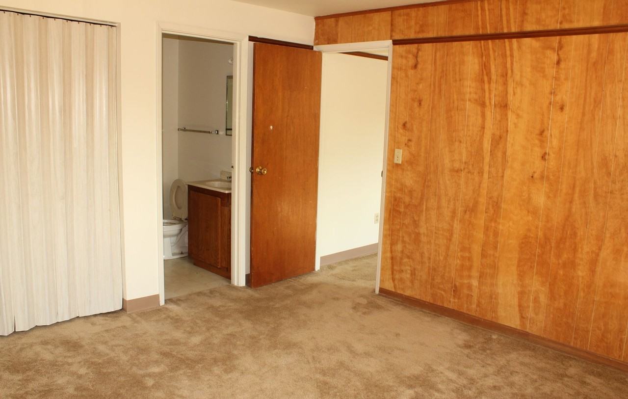 112 N Orchard St - Photo 6 of 11