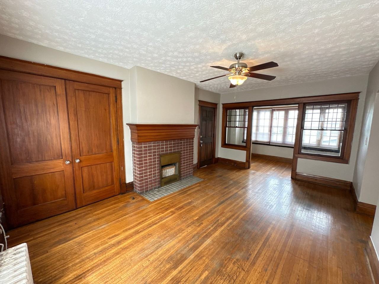 Waldeck Ave 2196-2200 WR - Photo 3 of 18