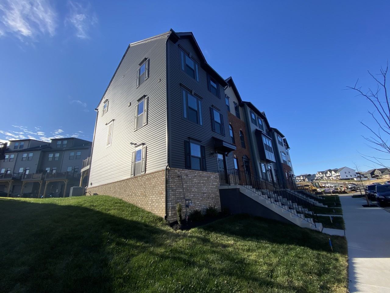 1100 Rampart Drive - Photo 2 of 42