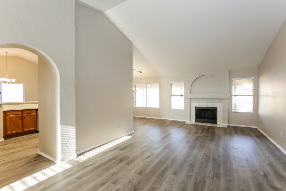 7586 W Montebello Ave - Photo 4 of 17