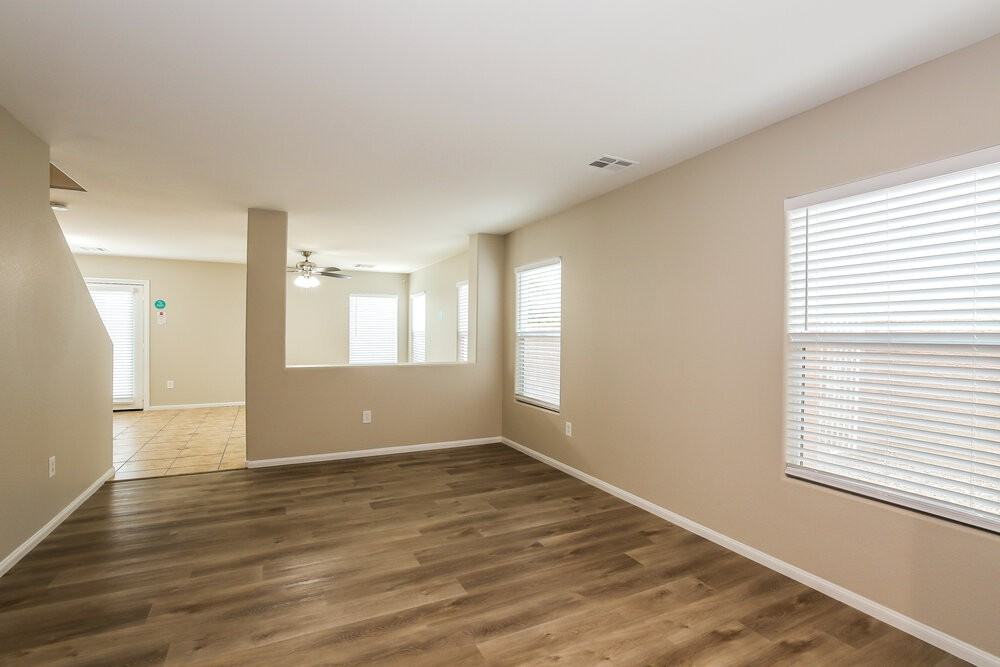 2325 Cockatiel Dr - Photo 4 of 17