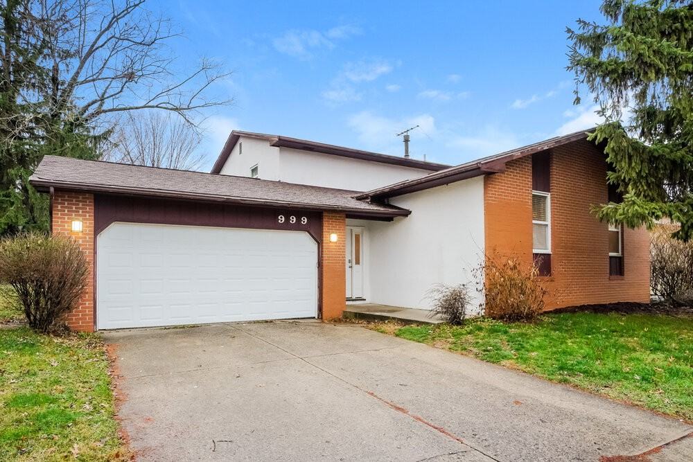 999 Matterhorn Dr - Photo 4 of 17