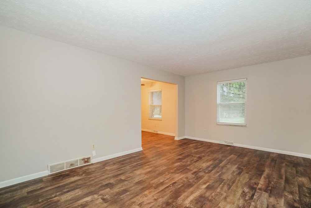 999 Matterhorn Dr - Photo 5 of 17